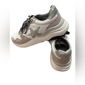 Womens Star Sneakers/Tennis Shoes With Leopard Laces Size 7